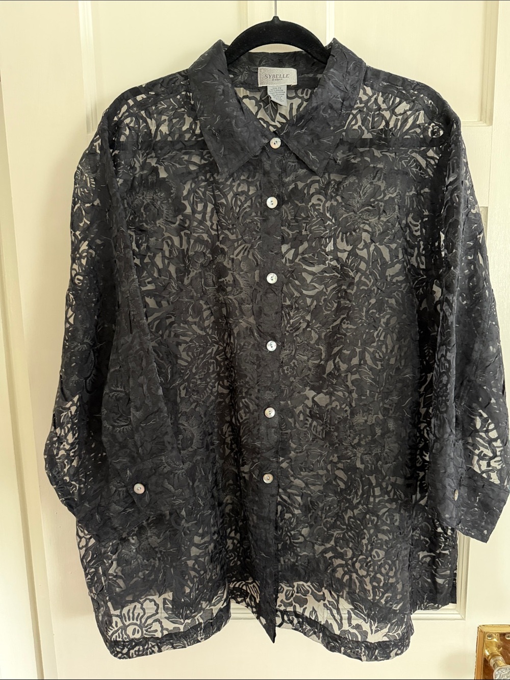 🥂Sybelle Woman sheer black shirt with floral pattern. Size 2X.